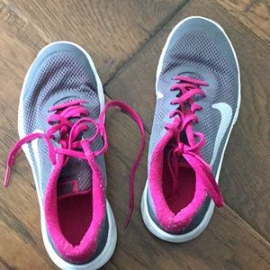 Youth Nike shoes size 3.5